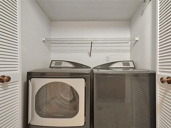 5th image of 11 Creek Cir