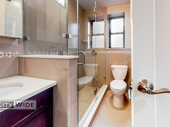 4th image of 30 Charlton St APT 1M