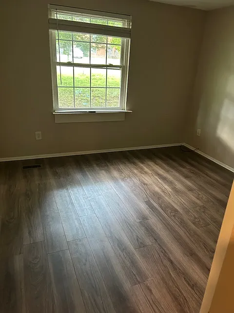 5 bed, 2394 sqft, $2,350 — Photo 2