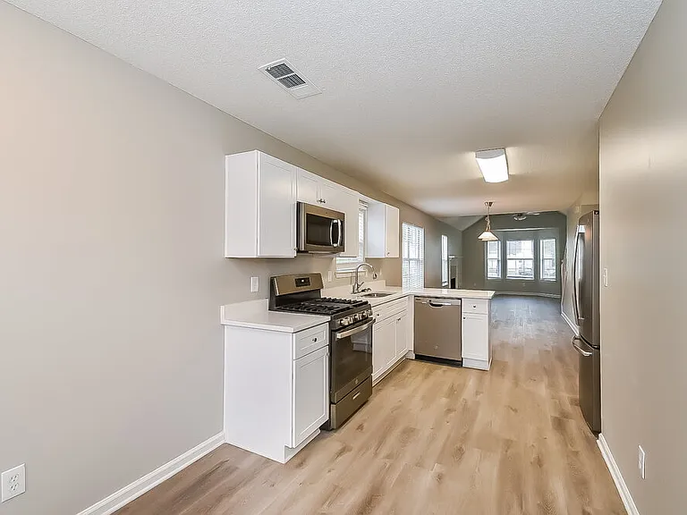 1376 Camrose Ct — Photo 10