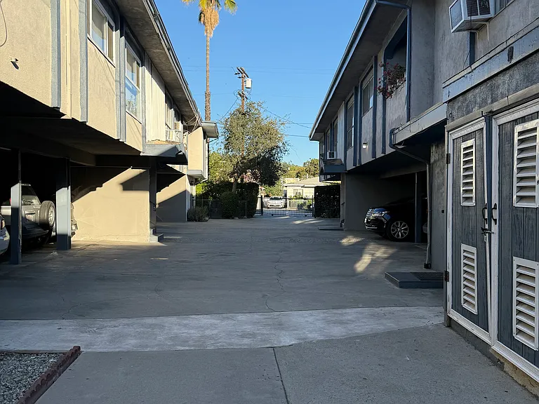 358 Leslie Way #4 — Photo 7