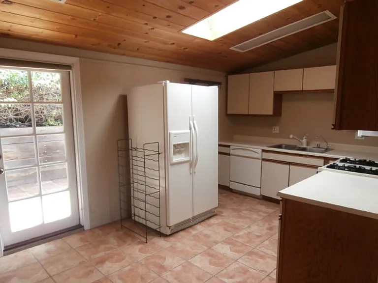 2542 Crescent Ave — Photo 7