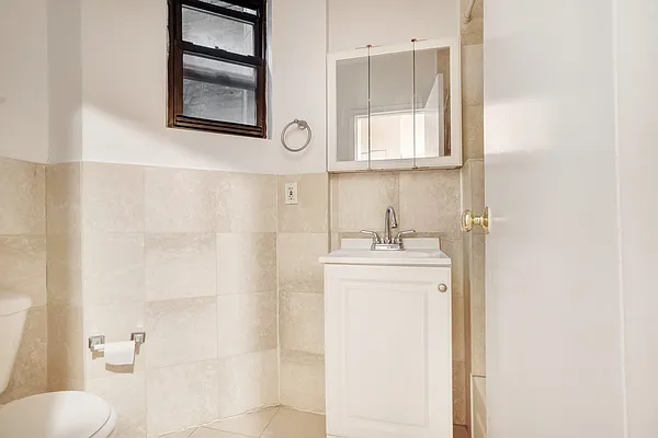 Rented by Creed Realty Group | media 4