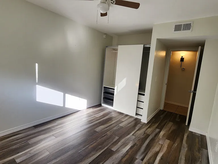 121 W Loma Vista Dr #101 — Photo 8