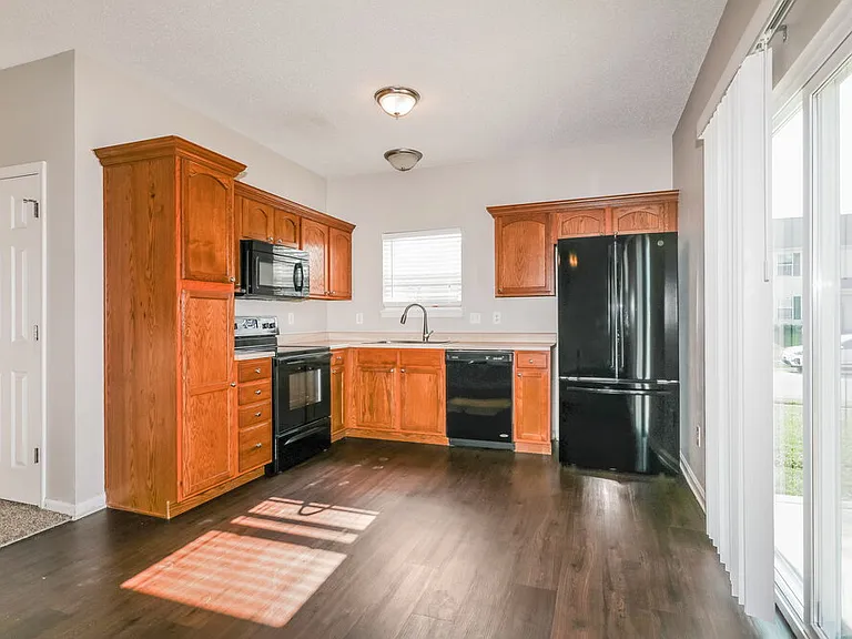 672 Cloverfield Ln — Photo 6