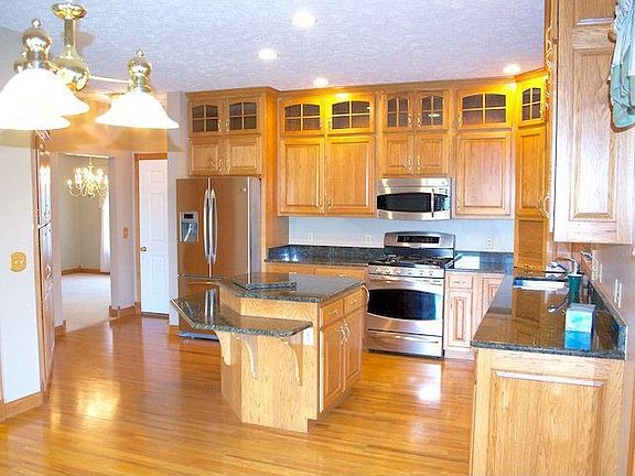 3rd image of 2398 Woodland Park Dr