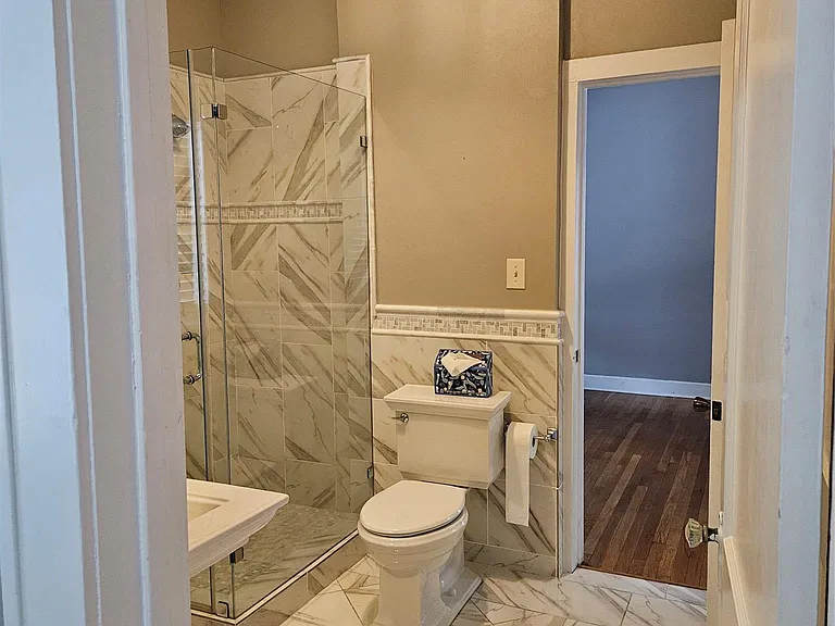 506 W 7th St #1 — Photo 7