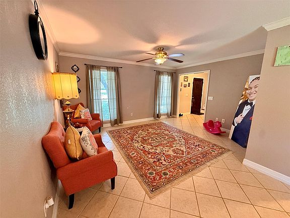 5th image of 9826 Green Valley Ln