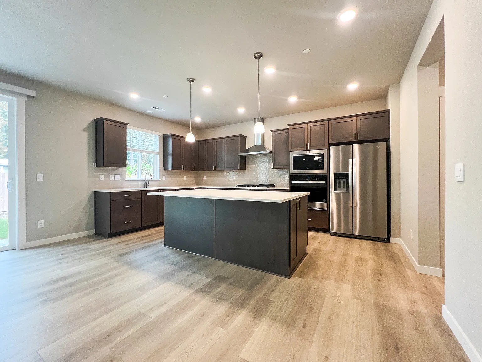 4 bed, 3259 sqft, $4,900 — Photo 2