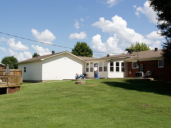 5th image of 237 E 80th Dr