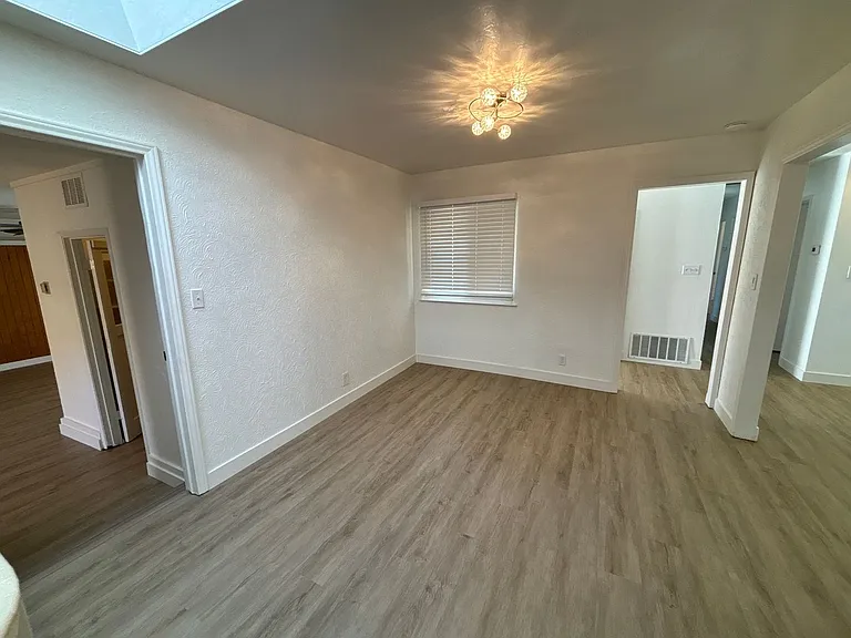 1419 Yolanda Ct — Photo 5