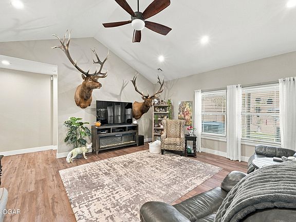 3rd image of 3009 W 24th St
