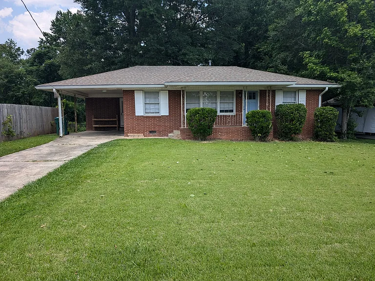 1158 Sanders Dr — Photo 1