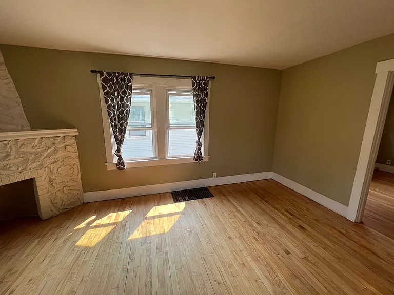 216 Alderson Ave — Photo 4
