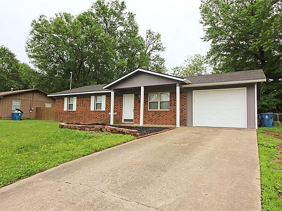 2nd image of 804 SE 10th St