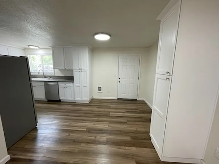 922 NE 21st Ave — Photo 9