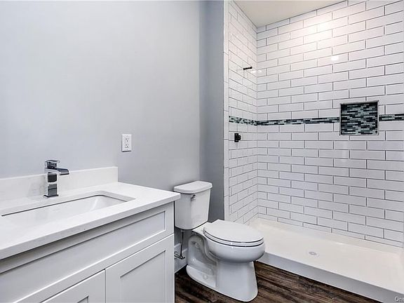 4th image of 11 Washington Pl E #6