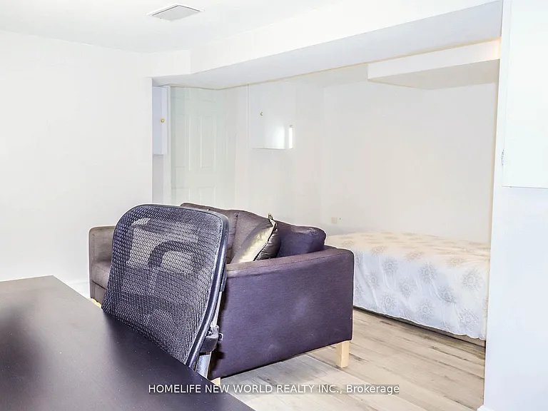 222 Markham St #BASEMENT — Photo 16
