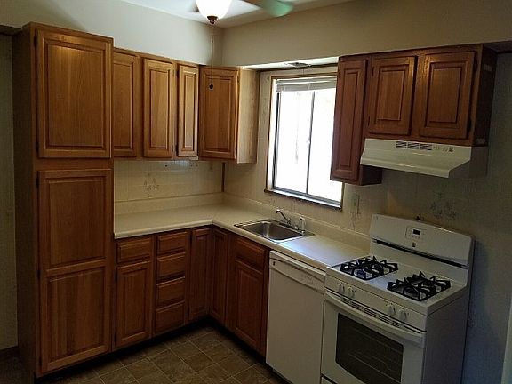 4th image of 9238 Guthrie Ave