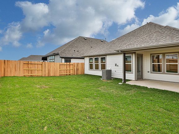 3rd image of 807 Evergreen Forest Ln