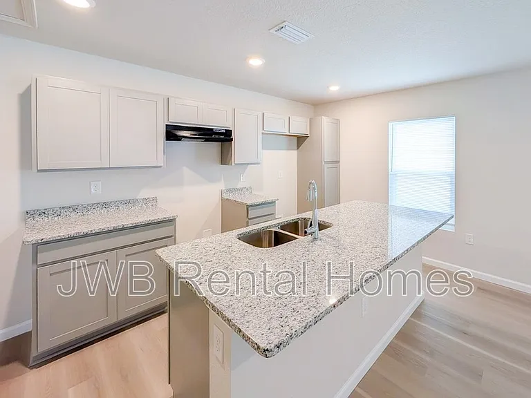 154 W 28th St — Photo 2