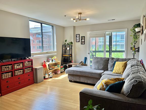 2nd image of 1045 N Utah St APT 710