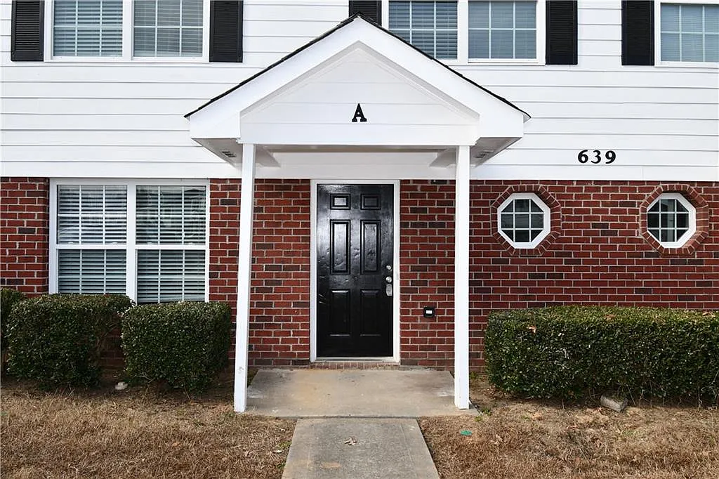 4 bed, 2.5 bath, 1472 sqft, $1,600 — Photo 2