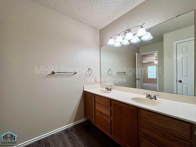 8143 Chestnut Manor Dr — Photo 24
