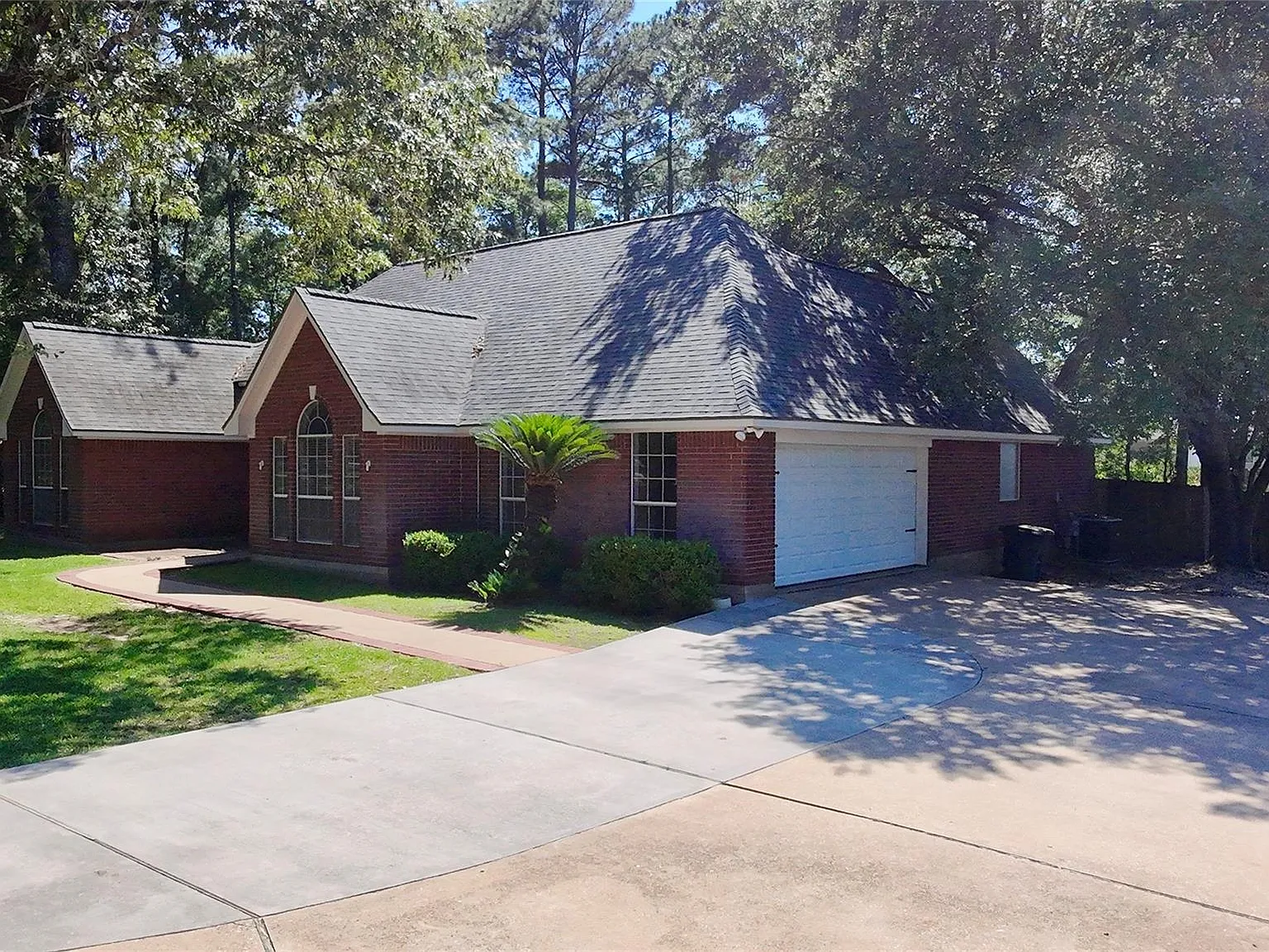 3 bed, 2.0 bath, 1876 sqft, $2,500 — Photo 3