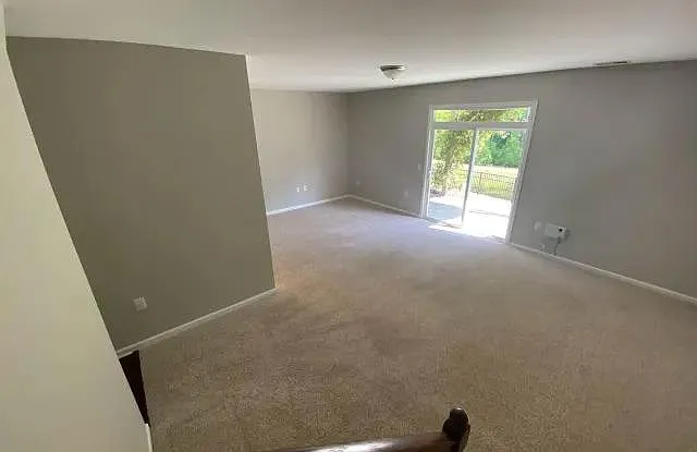 622 Edgewater Ridge Ct — Photo 10