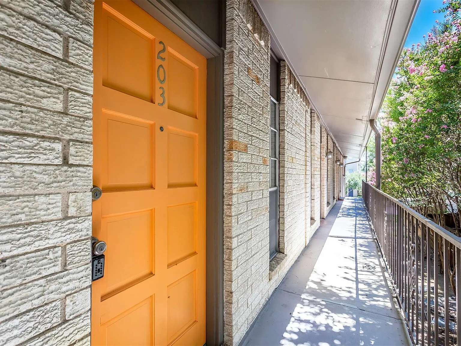 1 bed, 600 sqft, $1,195 — Photo 2