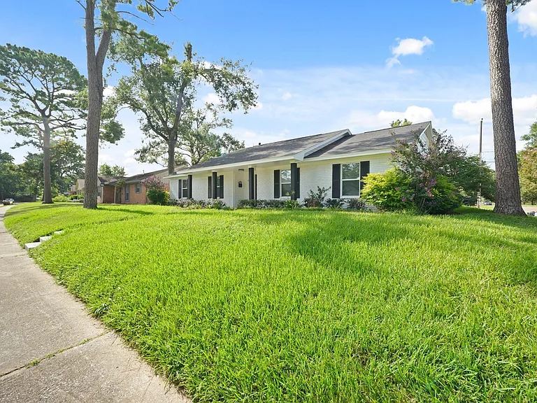 5943 Greenmont Dr — Photo 3