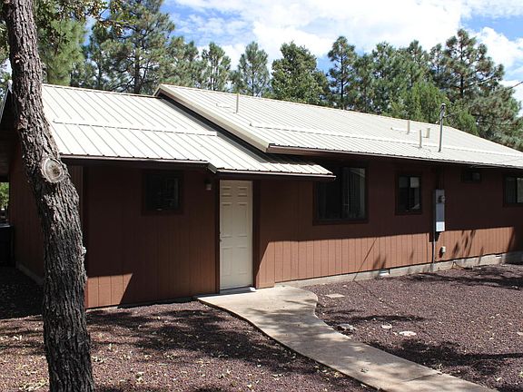 3rd image of 4979 Oak Dr