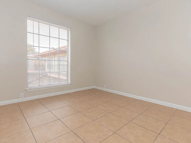 Southern Oaks Apartments — Photo 16