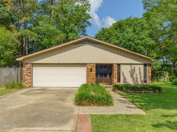 711 Monterrey Ln, Hattiesburg, MS 39402
