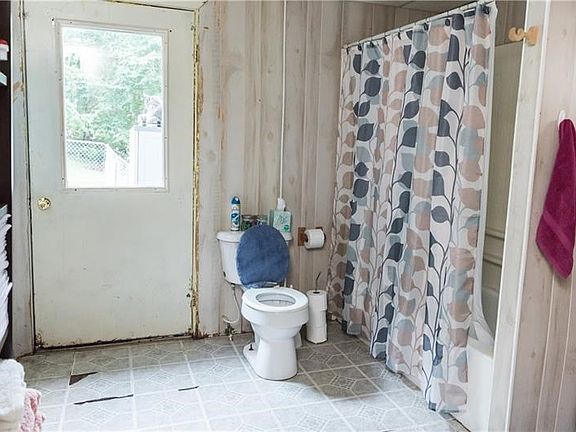 3rd image of 703 Anderson St