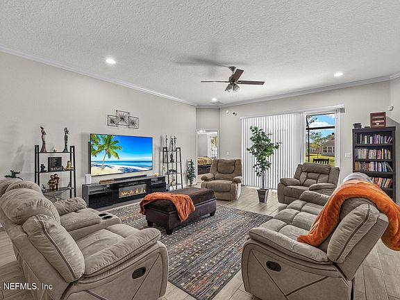 3rd image of 15798 WHITEBARK Drive