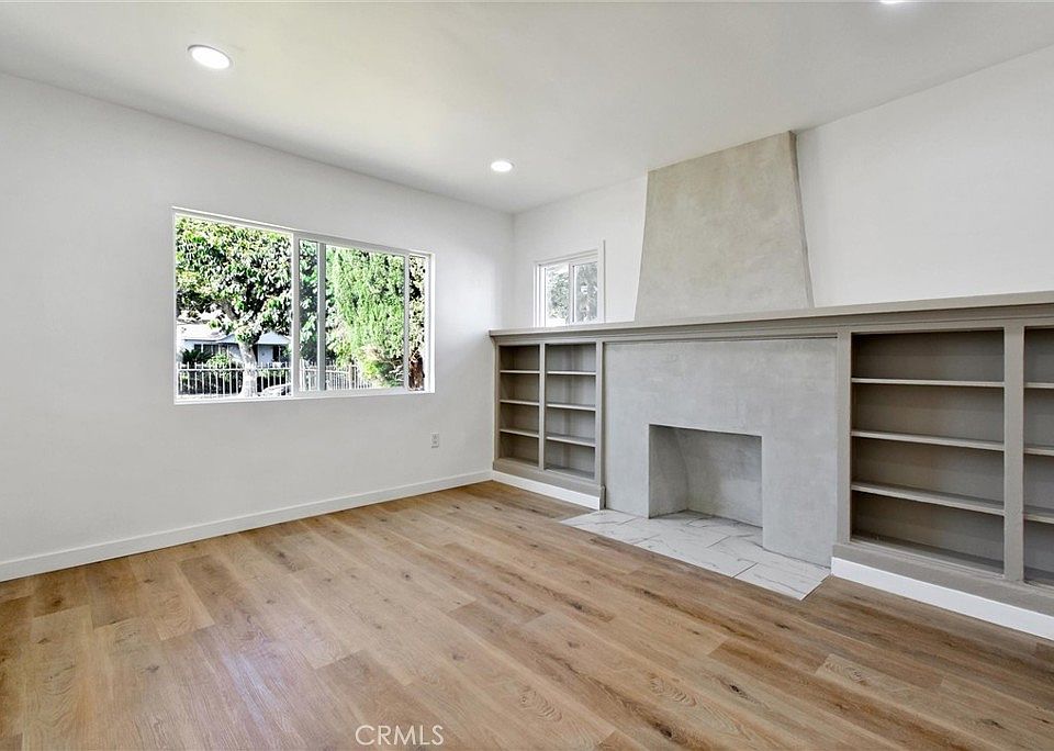 1st image of 1314 W 71st St