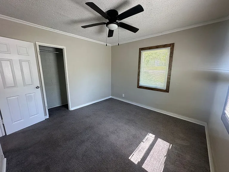 1326 Barry St — Photo 9