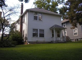 1035 E College St APT 1, Iowa City, IA 52240