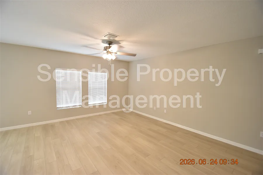 4 bed, 2.5 bath, 2094 sqft, $2,995 — Photo 3