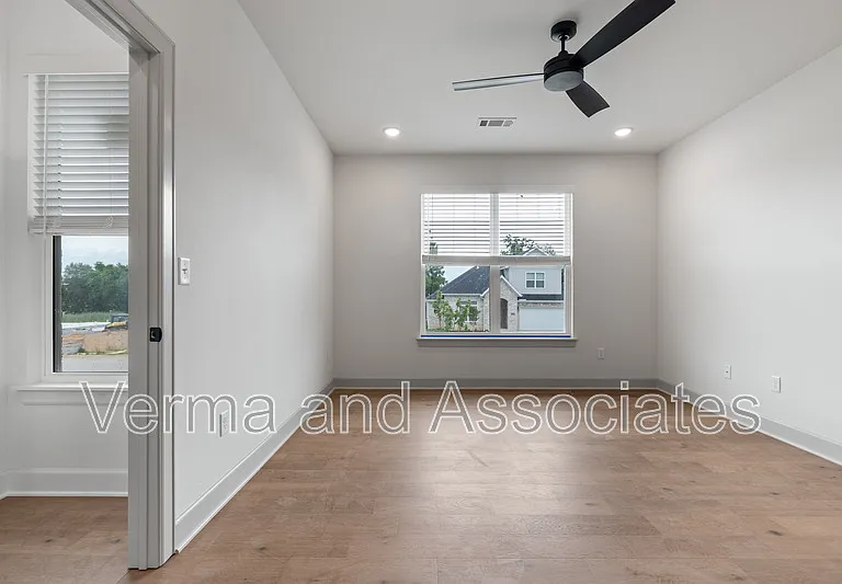 1121 Whistler St — Photo 12