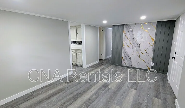 1772 Martin Pl SE #B — Photo 3
