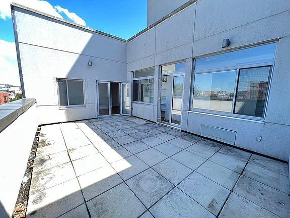 4th image of 836 Bergen St #2