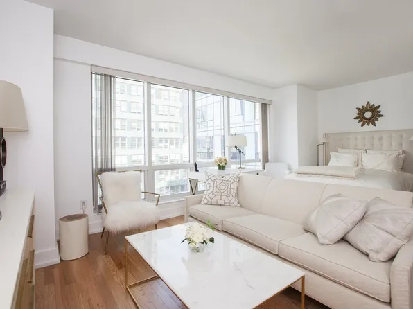 350 West 42nd Street 26I image 2 of 5