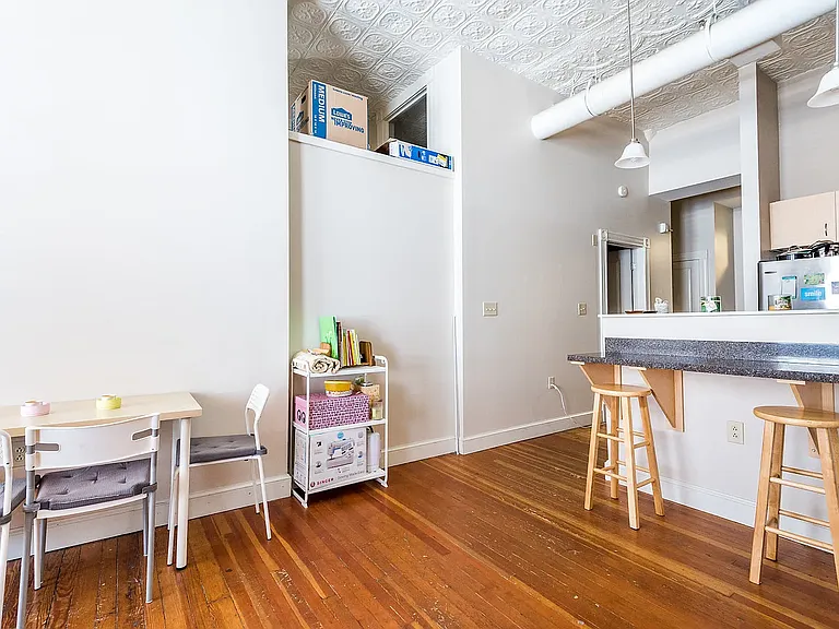 121 W Broad St — Photo 4