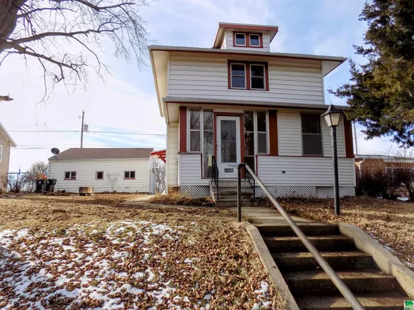 2446 Shields Ave, Sioux City, IA 51106