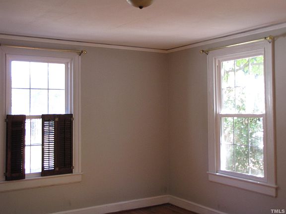 3rd image of 105 E Edgewood Dr