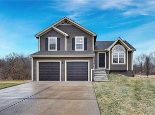 11416 N Ditzler Ave, Kansas City, MO 64157
