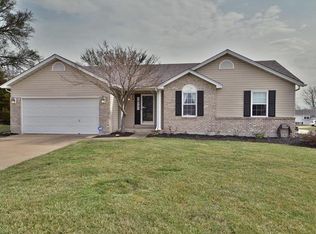 734 Woodland Ridge Dr, Saint Peters, MO 63376
